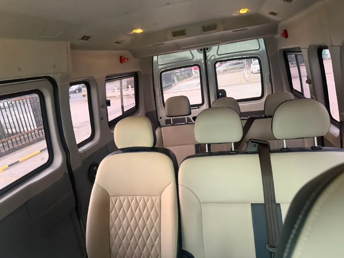 2024 MAXUS XinTu V80 2.0T 147HP L4 6MT,autocango,china used car exporter,china ev exporter,chinese used car exporter,chinese used ev exporter