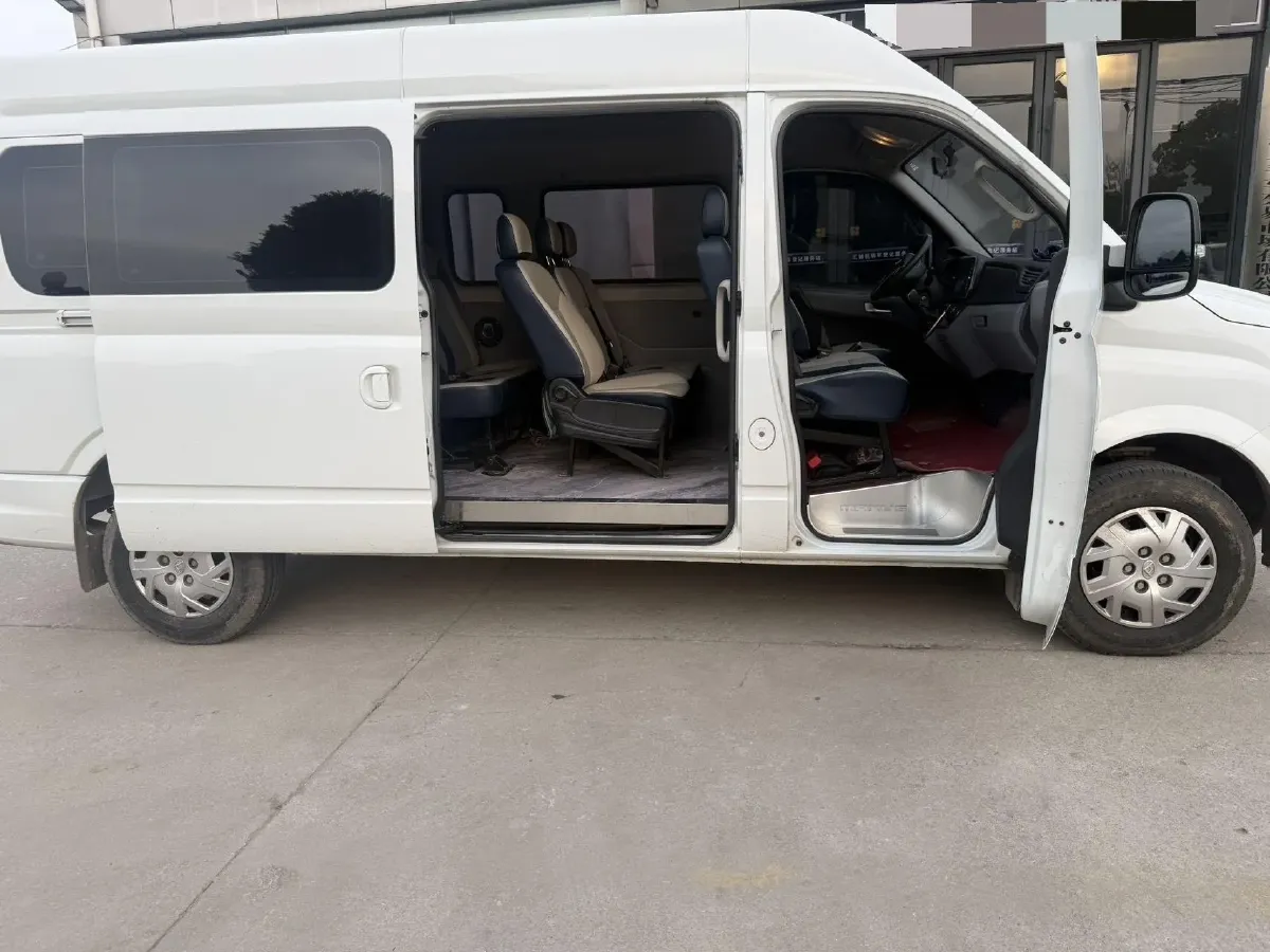 2024 MAXUS XinTu V80 2.0T 147HP L4 6MT,autocango,china used car exporter,china ev exporter,chinese used car exporter,chinese used ev exporter