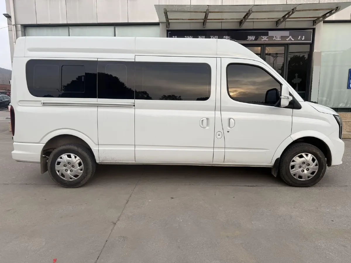 2024 MAXUS XinTu V80 2.0T 147HP L4 6MT,autocango,china used car exporter,china ev exporter,chinese used car exporter,chinese used ev exporter