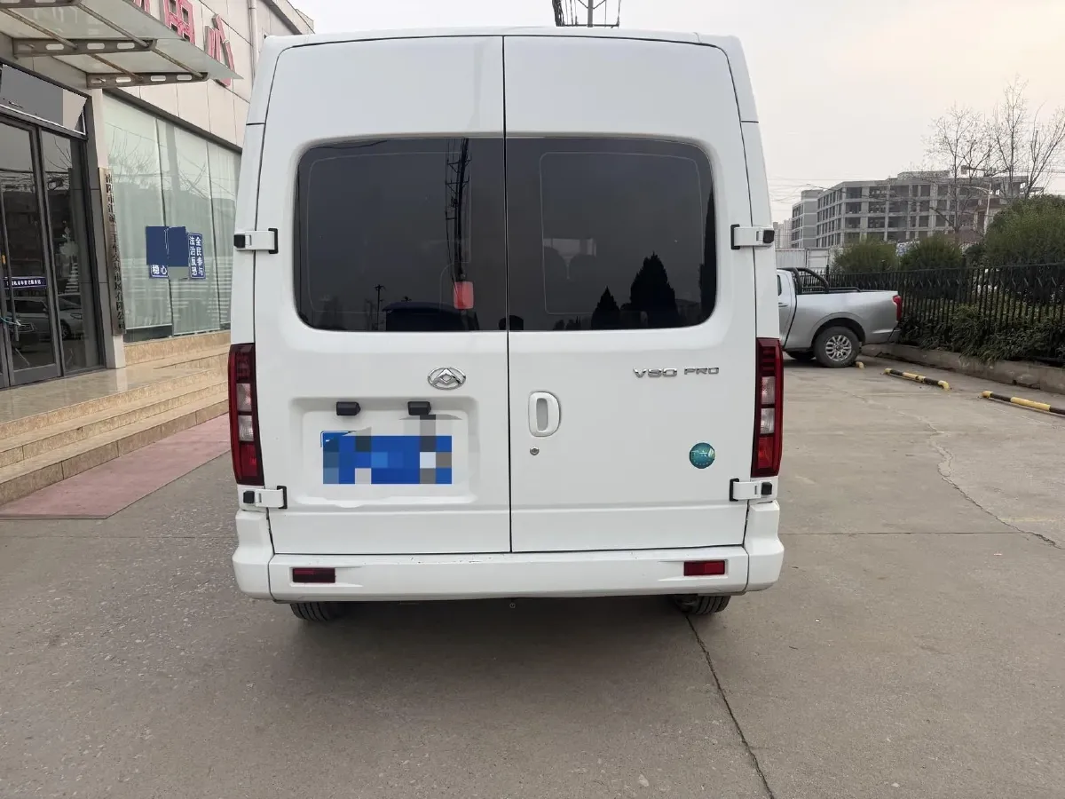 2024 MAXUS XinTu V80 2.0T 147HP L4 6MT,autocango,china used car exporter,china ev exporter,chinese used car exporter,chinese used ev exporter