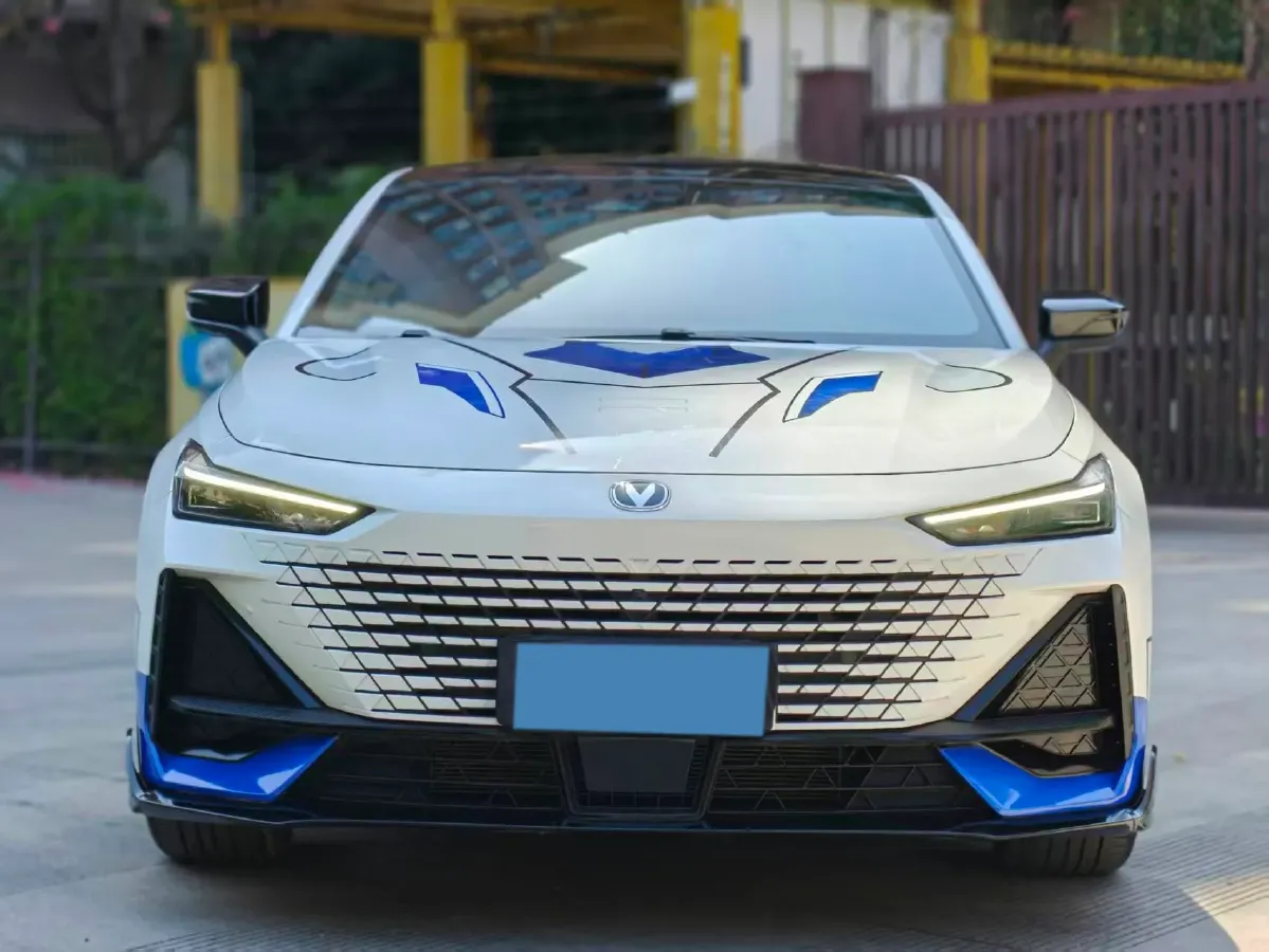 2023 ChangAn UNI-V 1.5T 188HP L4 7DCT,autocango,china used car exporter,china ev exporter,chinese used car exporter,chinese used ev exporter