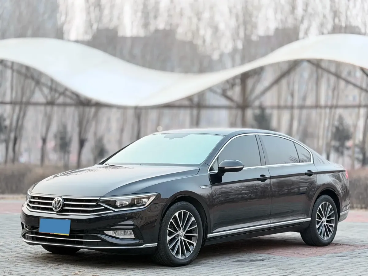 2020 Volkswagen Magotan 2.0T 186HP L4 7DCT,autocango,china used car exporter,china ev exporter,chinese used car exporter,chinese used ev exporter