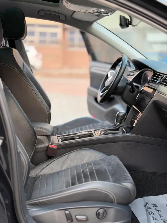 2020 Volkswagen Magotan 2.0T 186HP L4 7DCT,autocango,china used car exporter,china ev exporter,chinese used car exporter,chinese used ev exporter