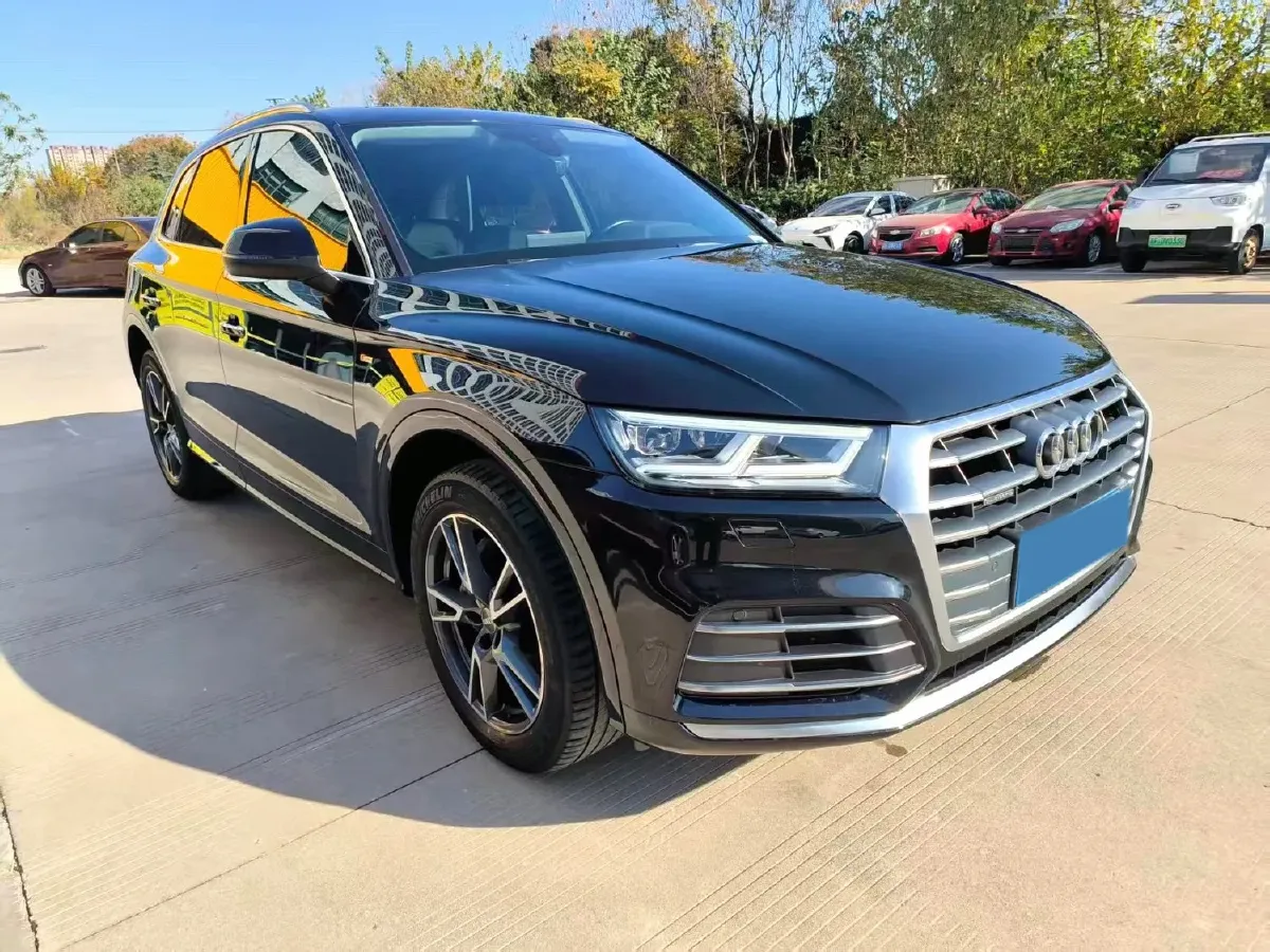 2020 Audi Q5L 2.0T 190HP L4 7DCT,autocango,china used car exporter,china ev exporter,chinese used car exporter,chinese used ev exporter