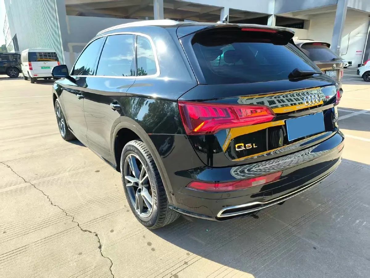 2020 Audi Q5L 2.0T 190HP L4 7DCT,autocango,china used car exporter,china ev exporter,chinese used car exporter,chinese used ev exporter