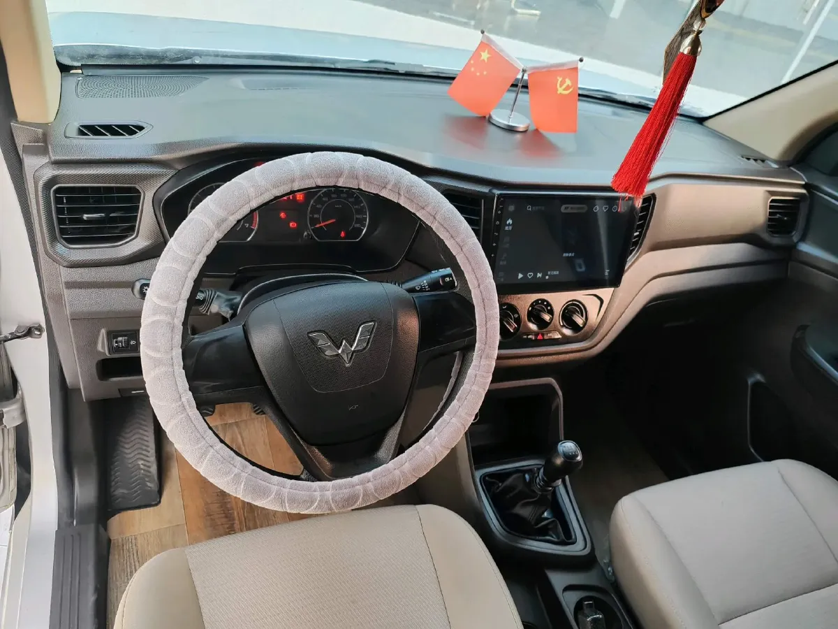 2019 WuLing HongGuang V 1.5L 99HP L4 6MT,autocango,china used car exporter,china ev exporter,chinese used car exporter,chinese used ev exporter