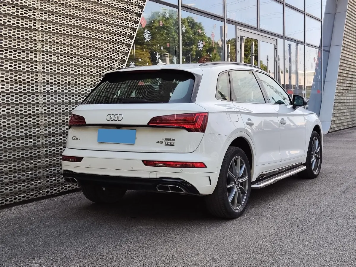 2021 Audi Q5L 2.0T 252HP L4 7DCT,autocango,china used car exporter,china ev exporter,chinese used car exporter,chinese used ev exporter