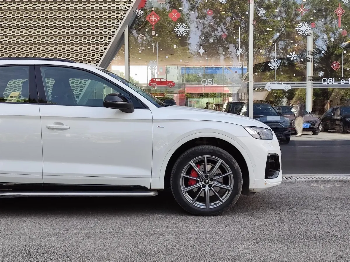 2021 Audi Q5L 2.0T 252HP L4 7DCT,autocango,china used car exporter,china ev exporter,chinese used car exporter,chinese used ev exporter
