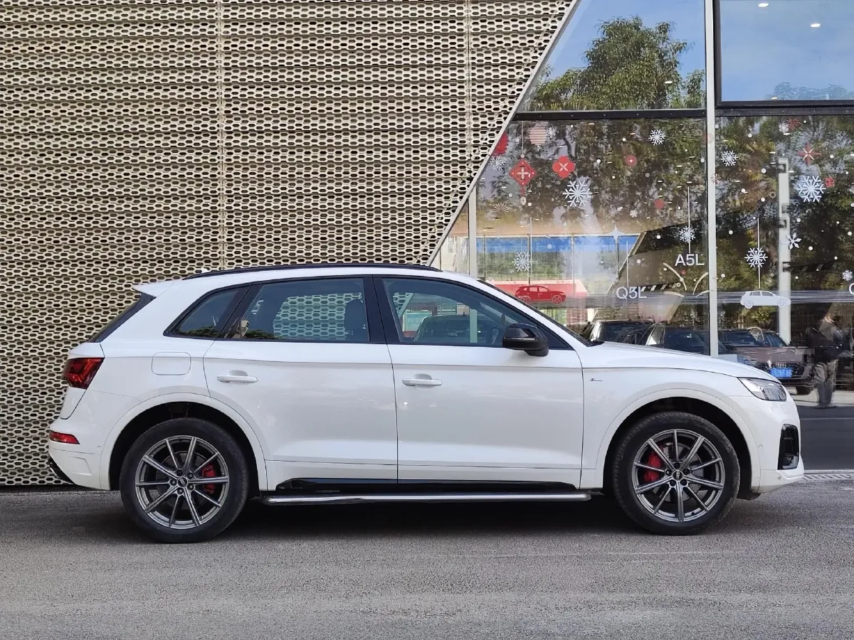 2021 Audi Q5L 2.0T 252HP L4 7DCT,autocango,china used car exporter,china ev exporter,chinese used car exporter,chinese used ev exporter