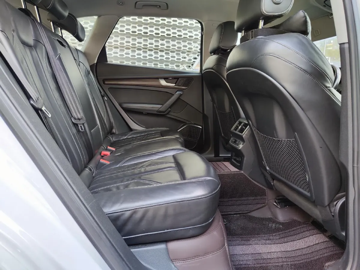 2021 Audi Q5L 2.0T 252HP L4 7DCT,autocango,china used car exporter,china ev exporter,chinese used car exporter,chinese used ev exporter