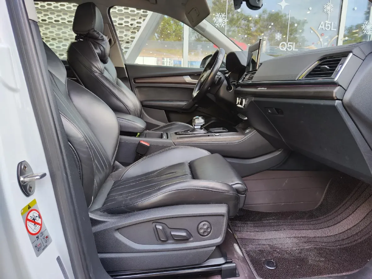 2021 Audi Q5L 2.0T 252HP L4 7DCT,autocango,china used car exporter,china ev exporter,chinese used car exporter,chinese used ev exporter