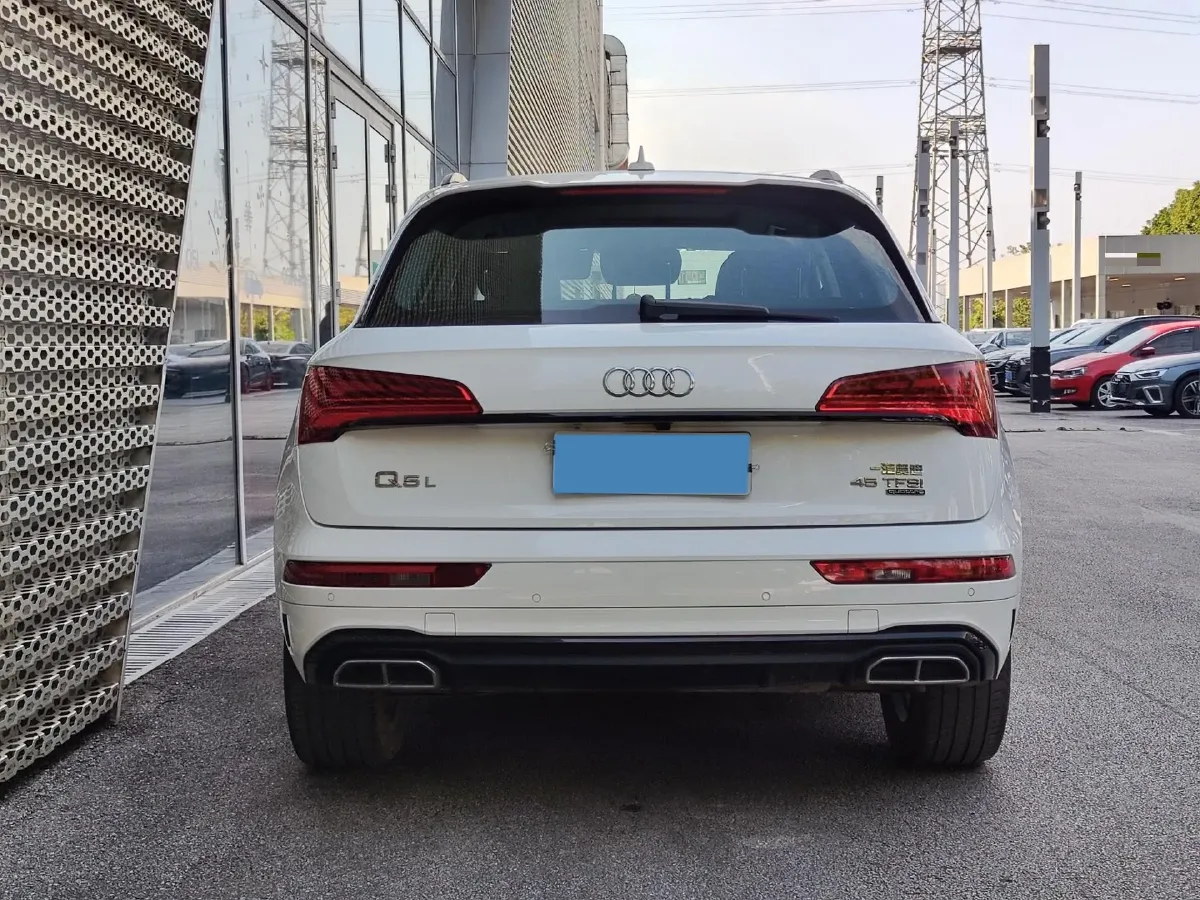 2021 Audi Q5L 2.0T 252HP L4 7DCT,autocango,china used car exporter,china ev exporter,chinese used car exporter,chinese used ev exporter