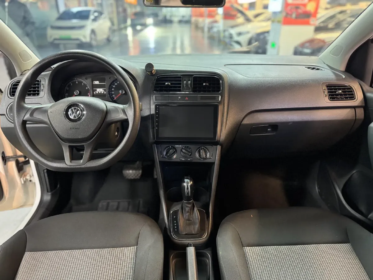 2016 Volkswagen Polo 1.4L 90HP L4 6AT,autocango,china used car exporter,china ev exporter,chinese used car exporter,chinese used ev exporter