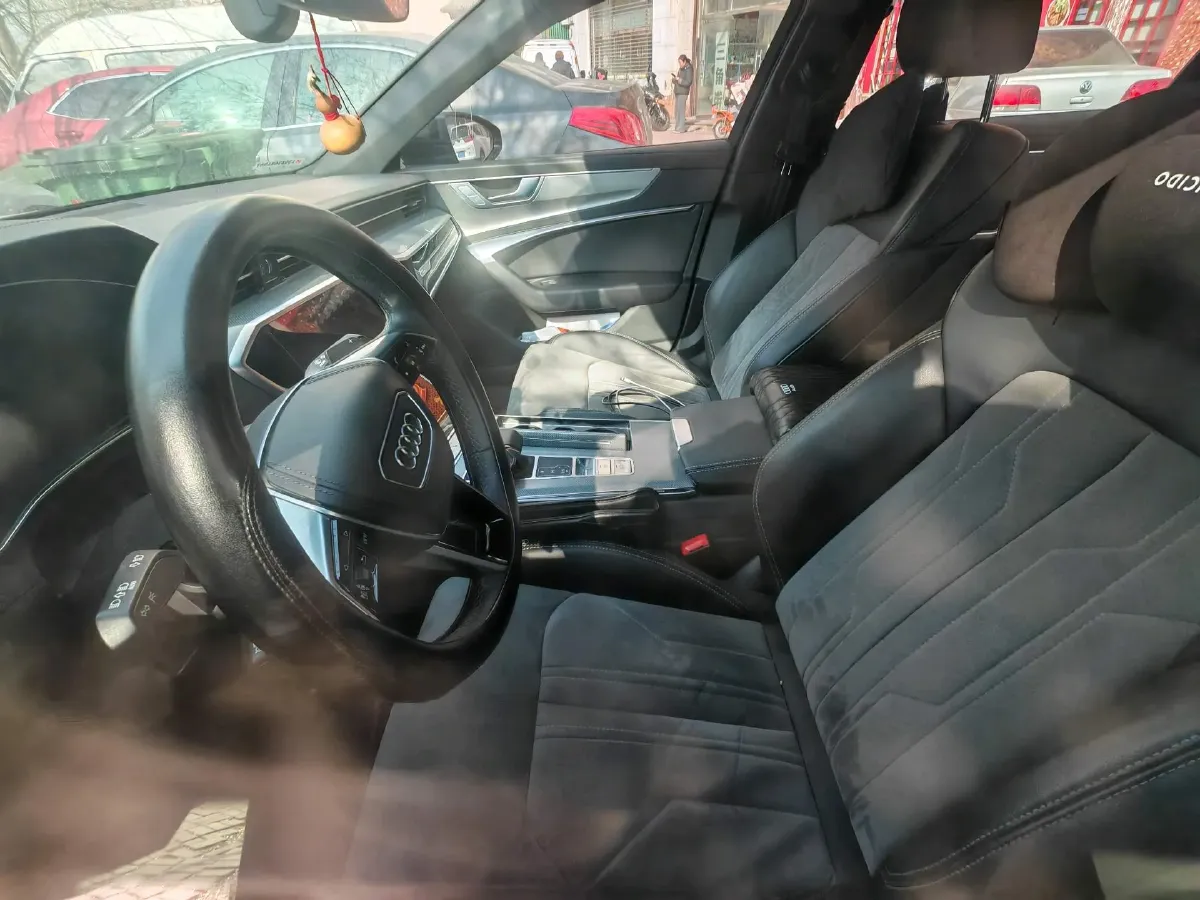 2024 Audi A6L 2.0T 245HP L4 7DCT,autocango,china used car exporter,china ev exporter,chinese used car exporter,chinese used ev exporter