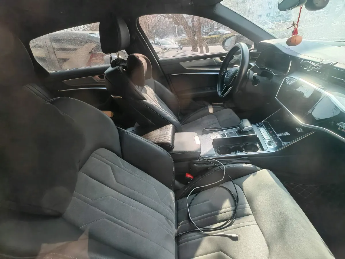 2024 Audi A6L 2.0T 245HP L4 7DCT,autocango,china used car exporter,china ev exporter,chinese used car exporter,chinese used ev exporter