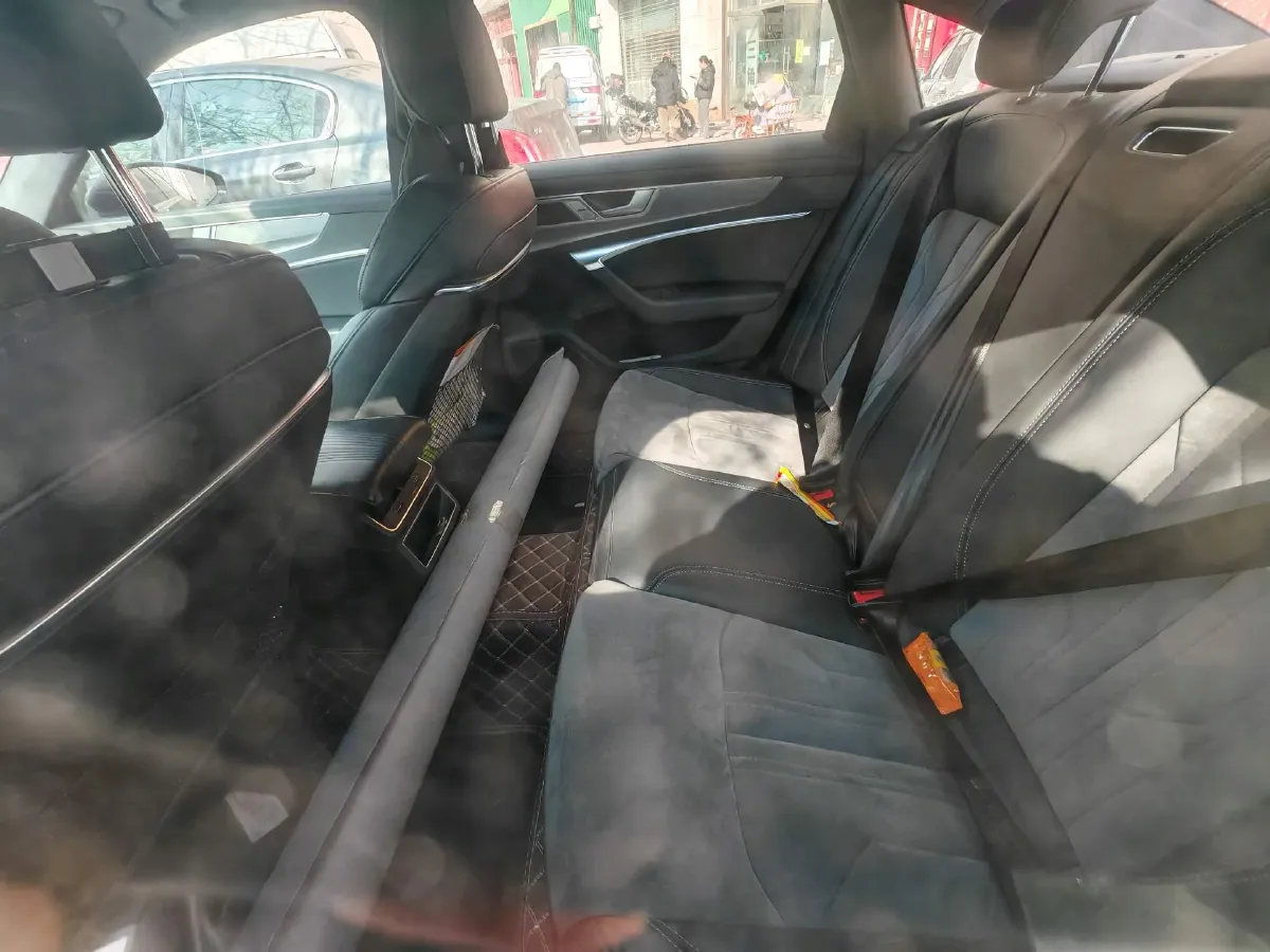 2024 Audi A6L 2.0T 245HP L4 7DCT,autocango,china used car exporter,china ev exporter,chinese used car exporter,chinese used ev exporter