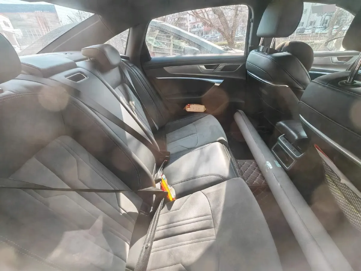 2024 Audi A6L 2.0T 245HP L4 7DCT,autocango,china used car exporter,china ev exporter,chinese used car exporter,chinese used ev exporter