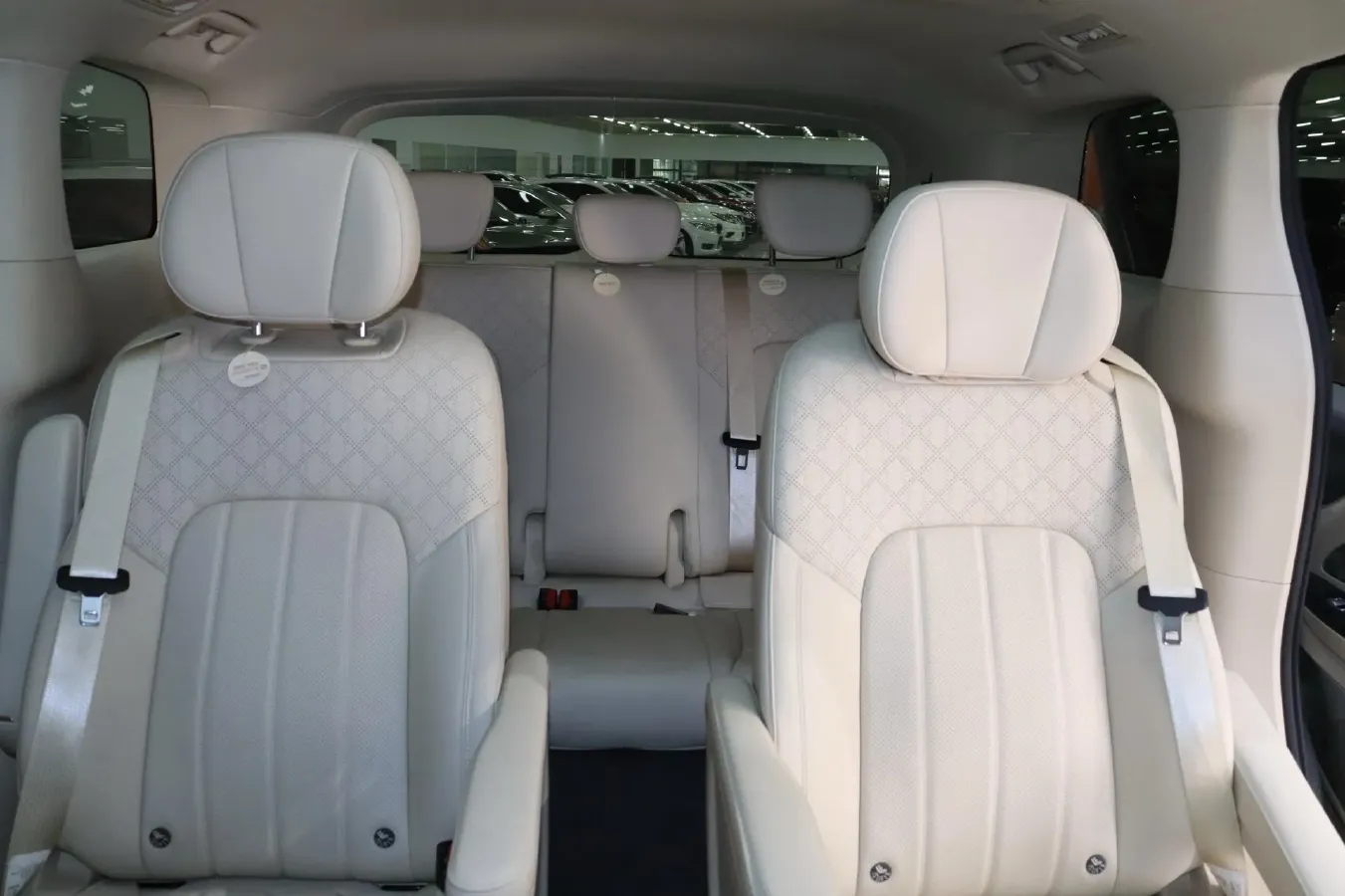 2024 Voyah Dream 1.5T 150HP L4 PHEV 43KWH,autocango,china used car exporter,china ev exporter,chinese used car exporter,chinese used ev exporter