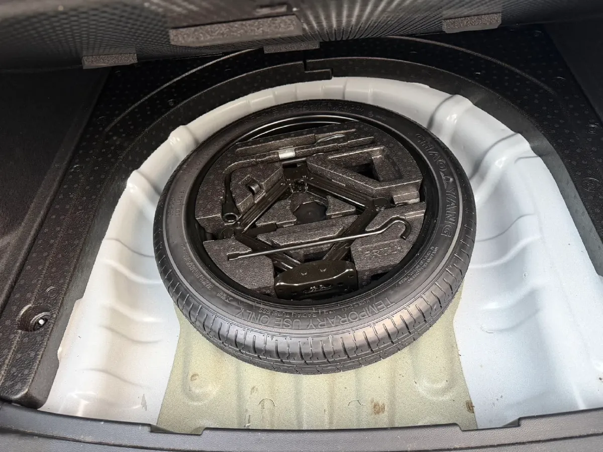 2023 Roewe i5 1.5L 129HP L4 CVT,autocango,china used car exporter,china ev exporter,chinese used car exporter,chinese used ev exporter