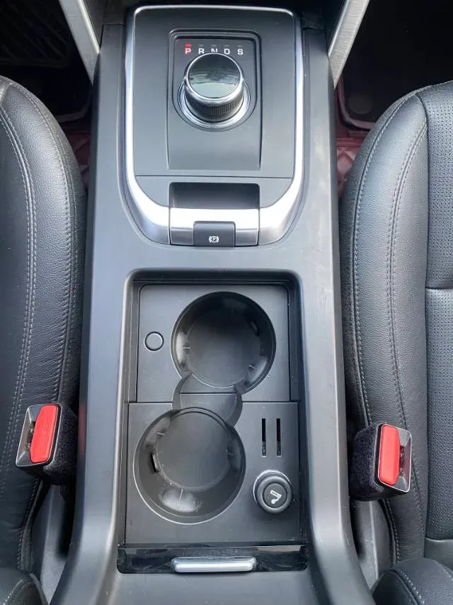 2019 Land Rover Discovery Sport 2.0T 241HP L4 9AT,autocango,china used car exporter,china ev exporter,chinese used car exporter,chinese used ev exporter