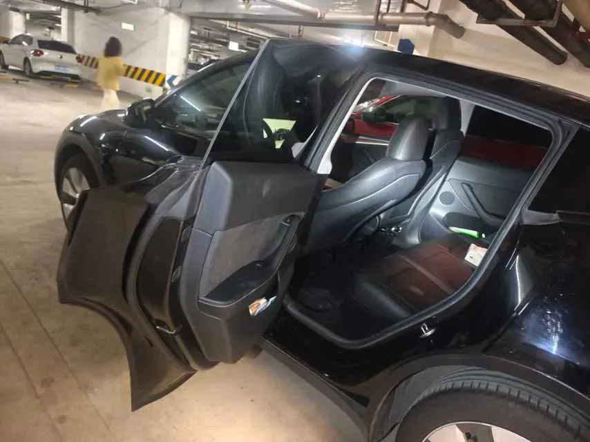 2022 Tesla Model Y BEV 60KWH,autocango,china used car exporter,china ev exporter,chinese used car exporter,chinese used ev exporter