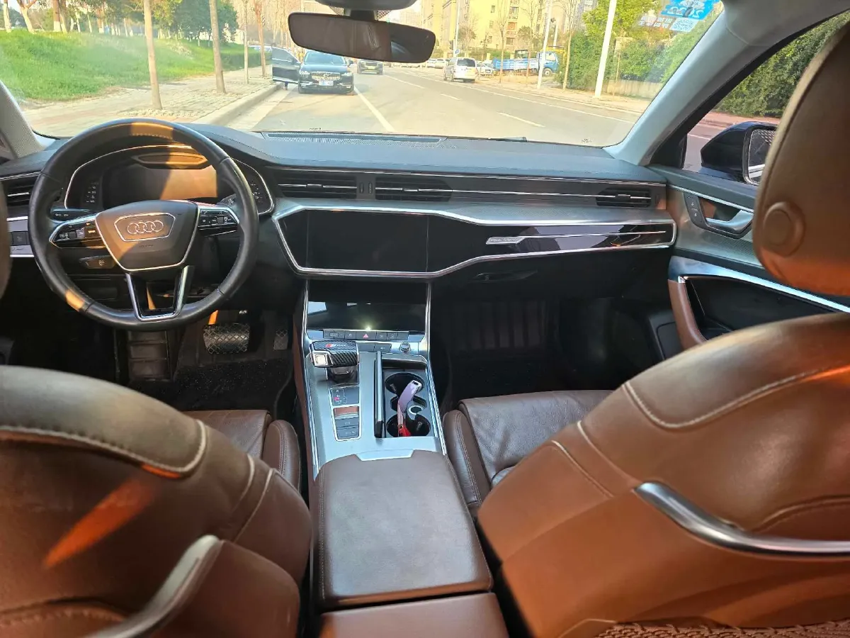 2020 Audi A6L 2.0T 190HP L4 7DCT,autocango,china used car exporter,china ev exporter,chinese used car exporter,chinese used ev exporter