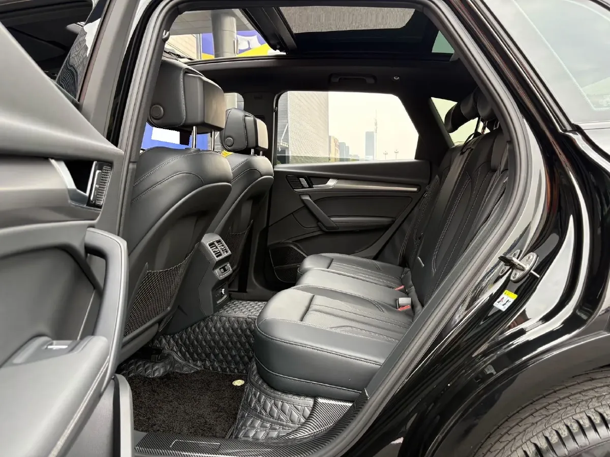 2024 Audi Q5L 2.0T 245HP L4 7DCT,autocango,china used car exporter,china ev exporter,chinese used car exporter,chinese used ev exporter