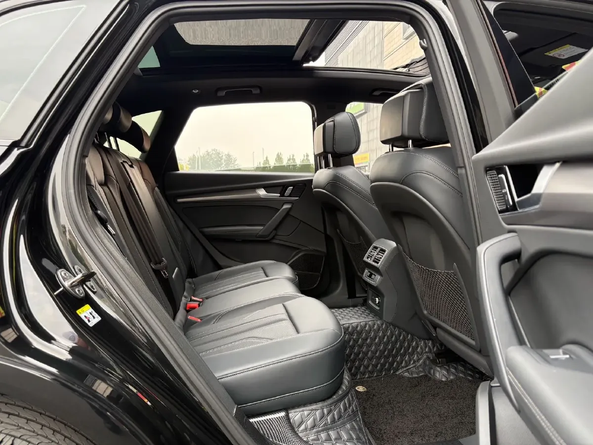 2024 Audi Q5L 2.0T 245HP L4 7DCT,autocango,china used car exporter,china ev exporter,chinese used car exporter,chinese used ev exporter