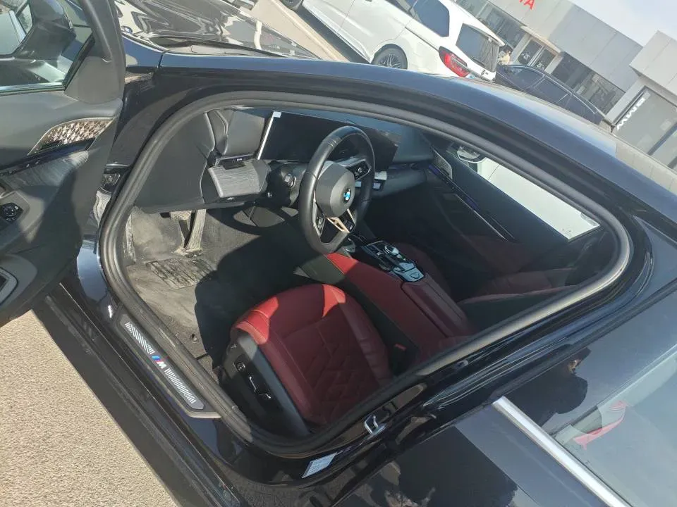 2024 BMW 5 Series 2.0T 258HP L4 8AT,autocango,china used car exporter,china ev exporter,chinese used car exporter,chinese used ev exporter