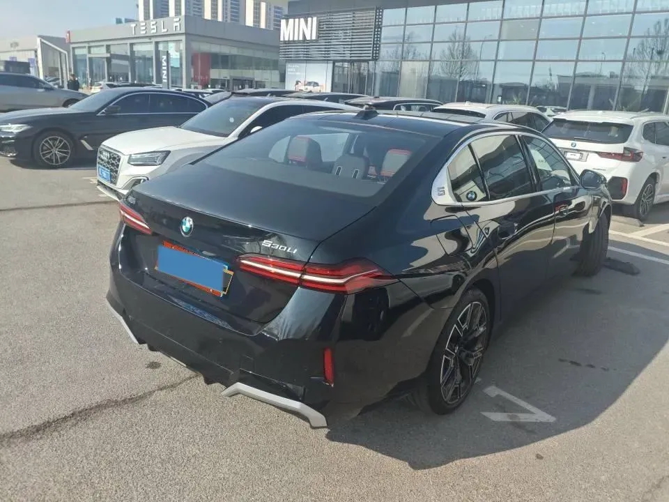 2024 BMW 5 Series 2.0T 258HP L4 8AT,autocango,china used car exporter,china ev exporter,chinese used car exporter,chinese used ev exporter