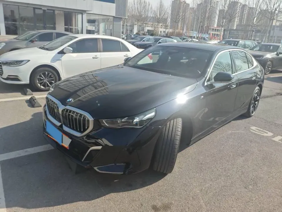 2024 BMW 5 Series 2.0T 258HP L4 8AT,autocango,china used car exporter,china ev exporter,chinese used car exporter,chinese used ev exporter