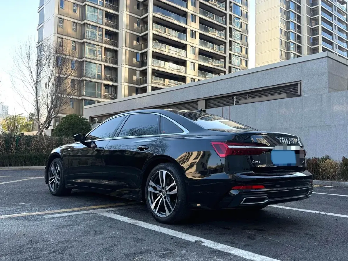 2021 Audi A6L 2.0T 190HP L4 7DCT,autocango,china used car exporter,china ev exporter,chinese used car exporter,chinese used ev exporter