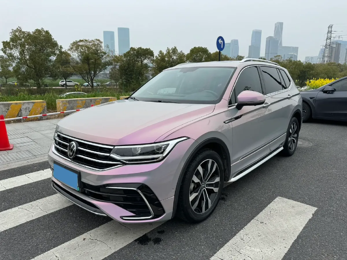 2024 Volkswagen Tiguan L 2.0T 186HP L4 7DCT,autocango,china used car exporter,china ev exporter,chinese used car exporter,chinese used ev exporter