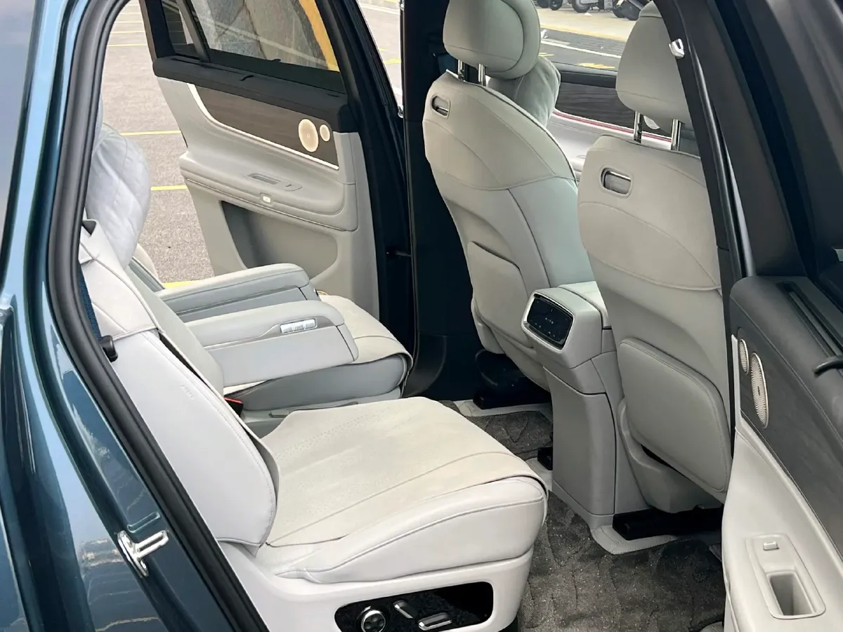 2024 AITO AITO M9 1.5T 152HP L4 REEV 42KWH,autocango,china used car exporter,china ev exporter,chinese used car exporter,chinese used ev exporter