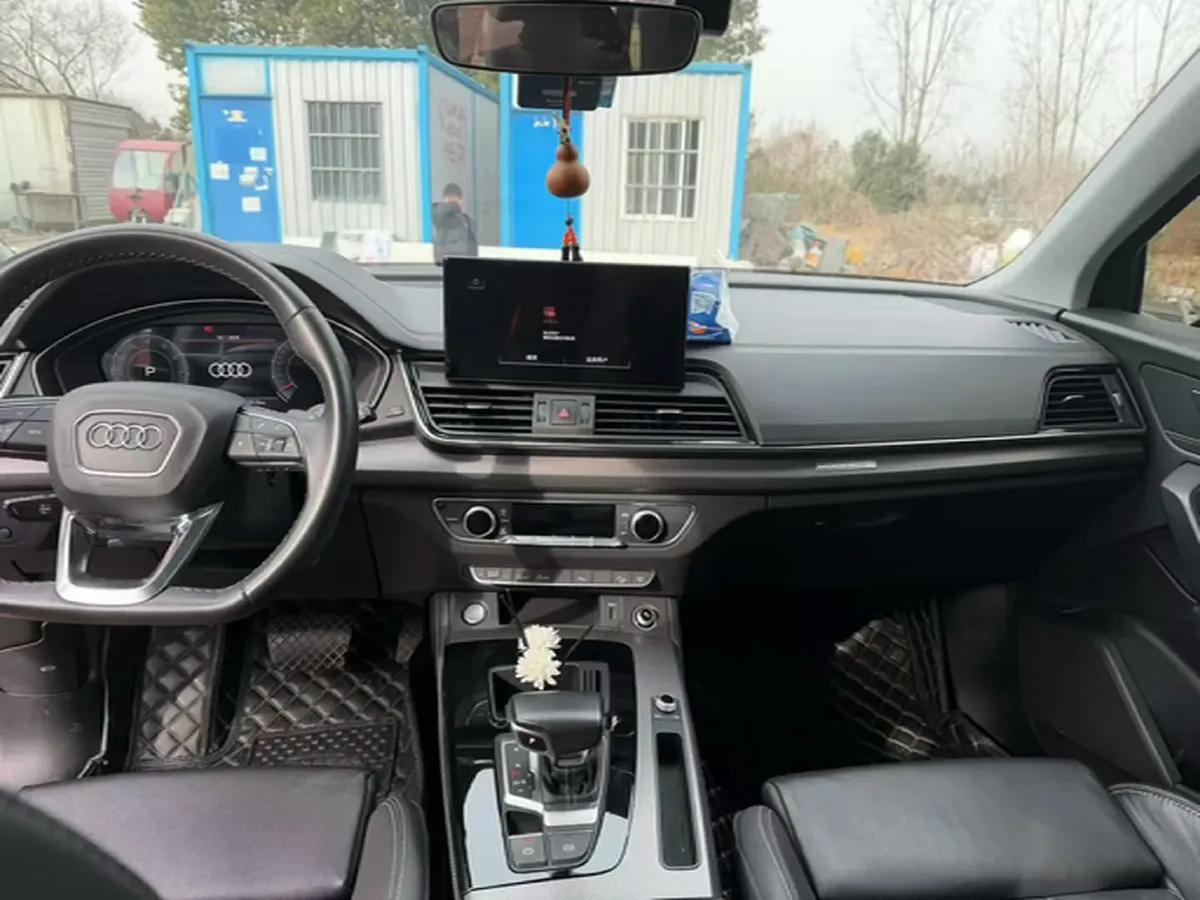 2022 Audi Q5L 2.0T 190HP L4 7DCT,autocango,china used car exporter,china ev exporter,chinese used car exporter,chinese used ev exporter