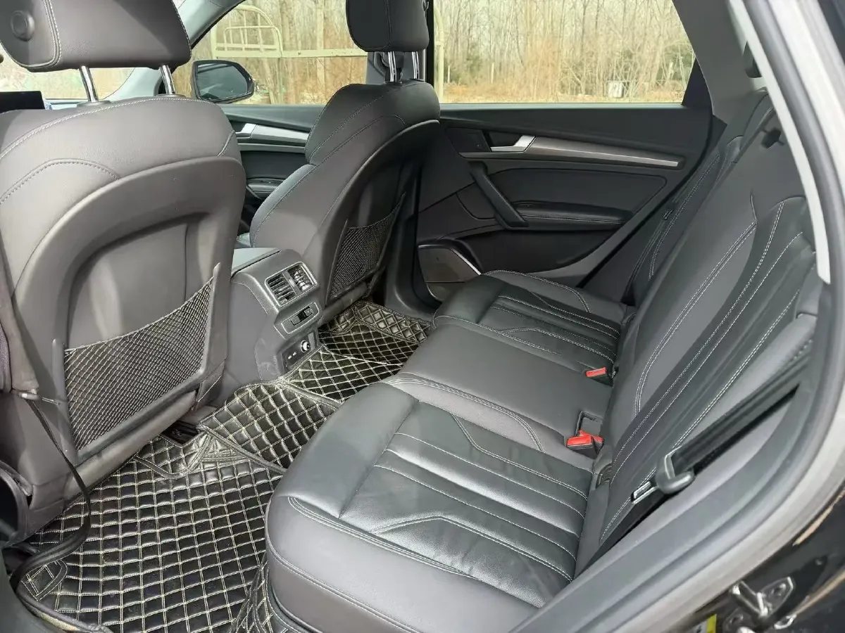 2022 Audi Q5L 2.0T 190HP L4 7DCT,autocango,china used car exporter,china ev exporter,chinese used car exporter,chinese used ev exporter