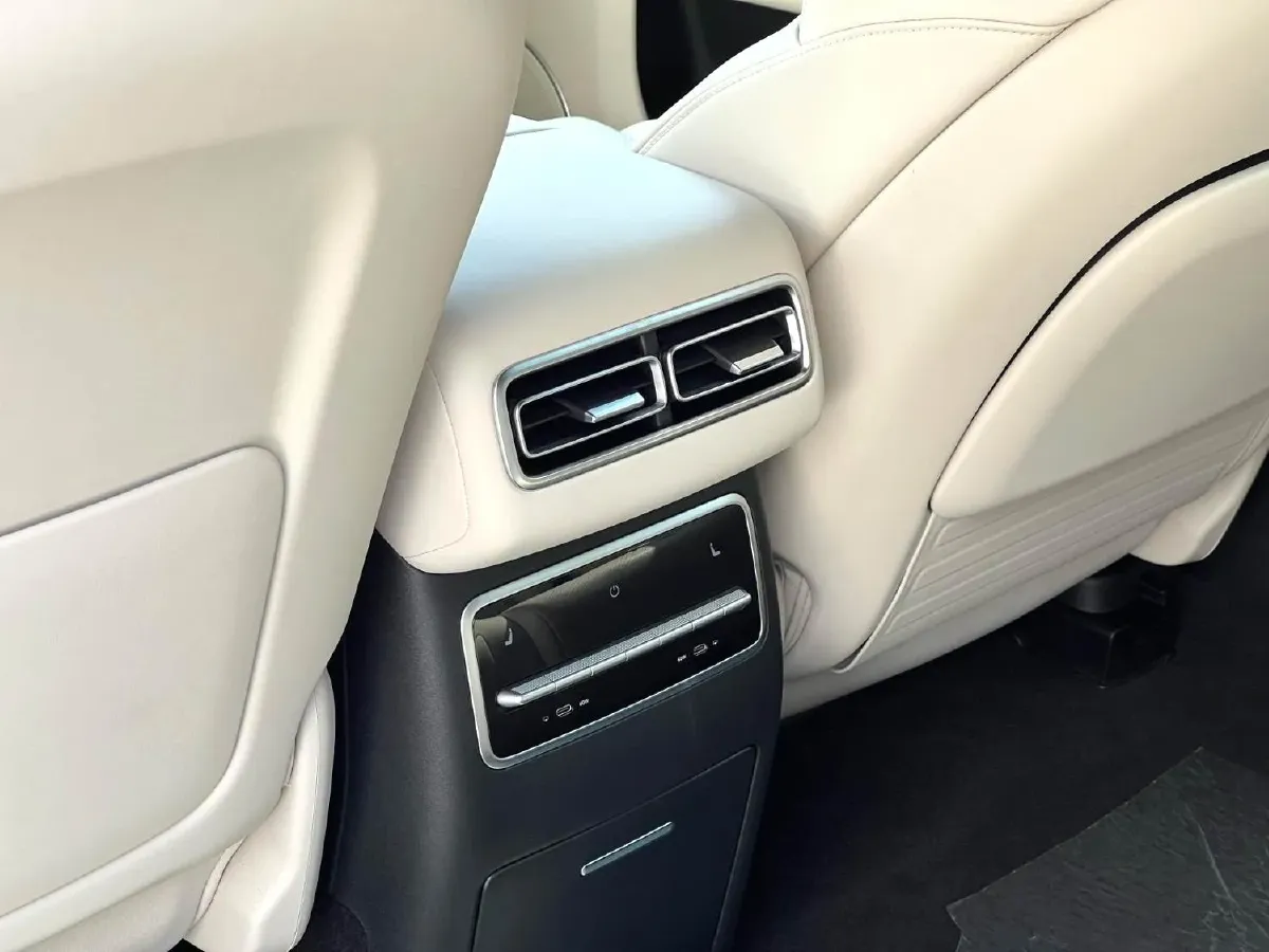 2023 Li L7 Range Extended 154HP REEV 40.9KWH,autocango,china used car exporter,china ev exporter,chinese used car exporter,chinese used ev exporter