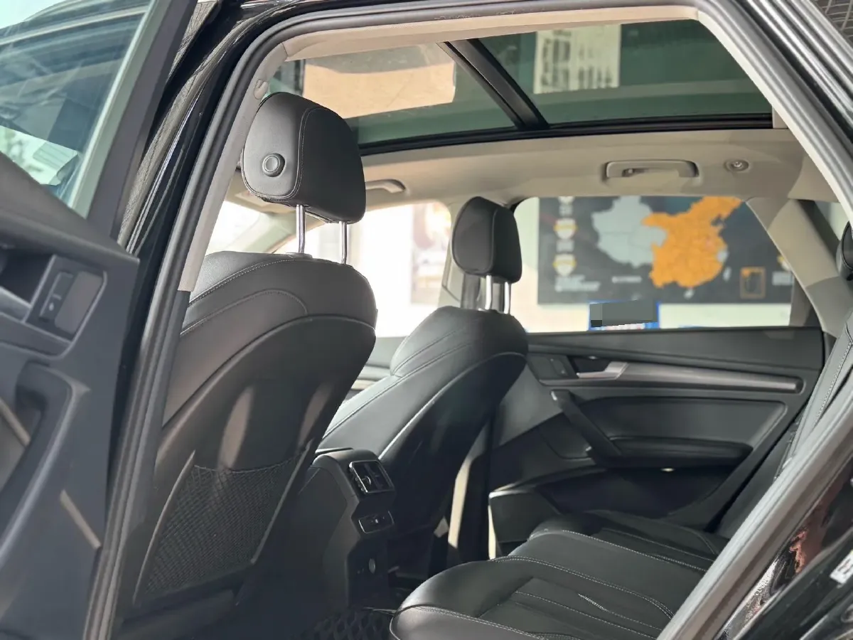 2022 Audi Q5L 2.0T 190HP L4 7DCT,autocango,china used car exporter,china ev exporter,chinese used car exporter,chinese used ev exporter