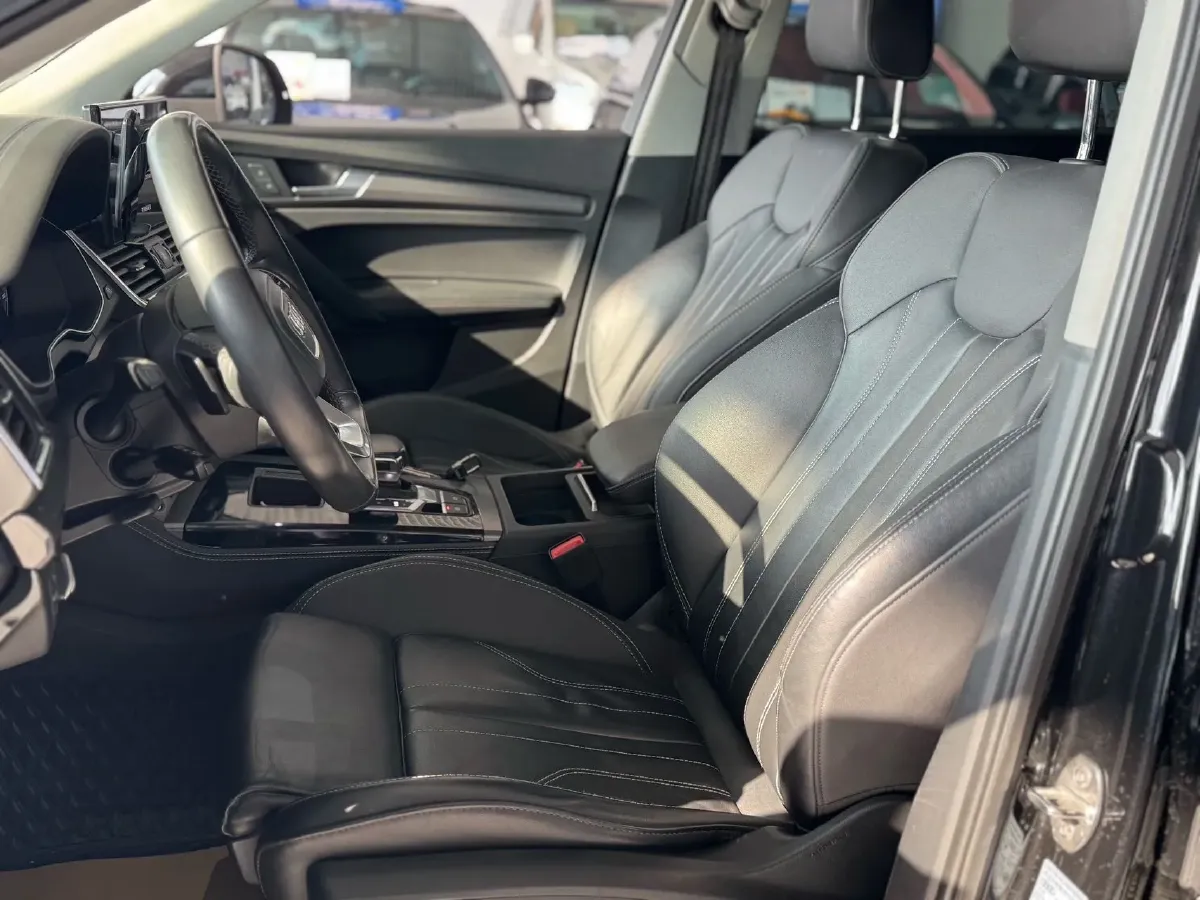 2022 Audi Q5L 2.0T 190HP L4 7DCT,autocango,china used car exporter,china ev exporter,chinese used car exporter,chinese used ev exporter