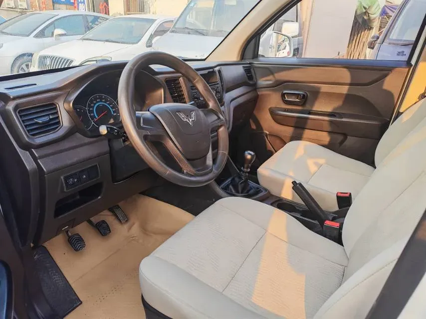 2019 WuLing HongGuang V 1.5L 99HP L4 6MT,autocango,china used car exporter,china ev exporter,chinese used car exporter,chinese used ev exporter