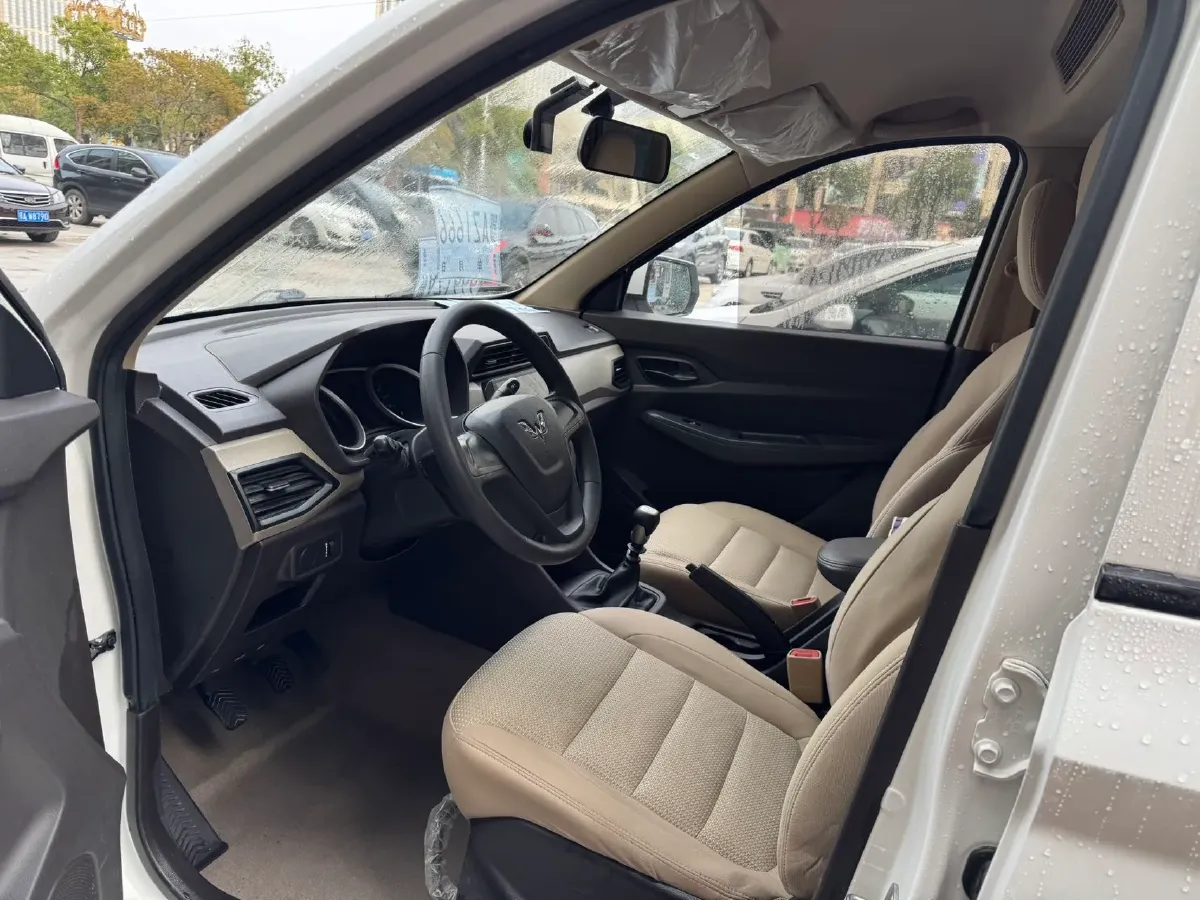 2019 WuLing HongGuang 1.5L 99HP L4 6MT,autocango,china used car exporter,china ev exporter,chinese used car exporter,chinese used ev exporter