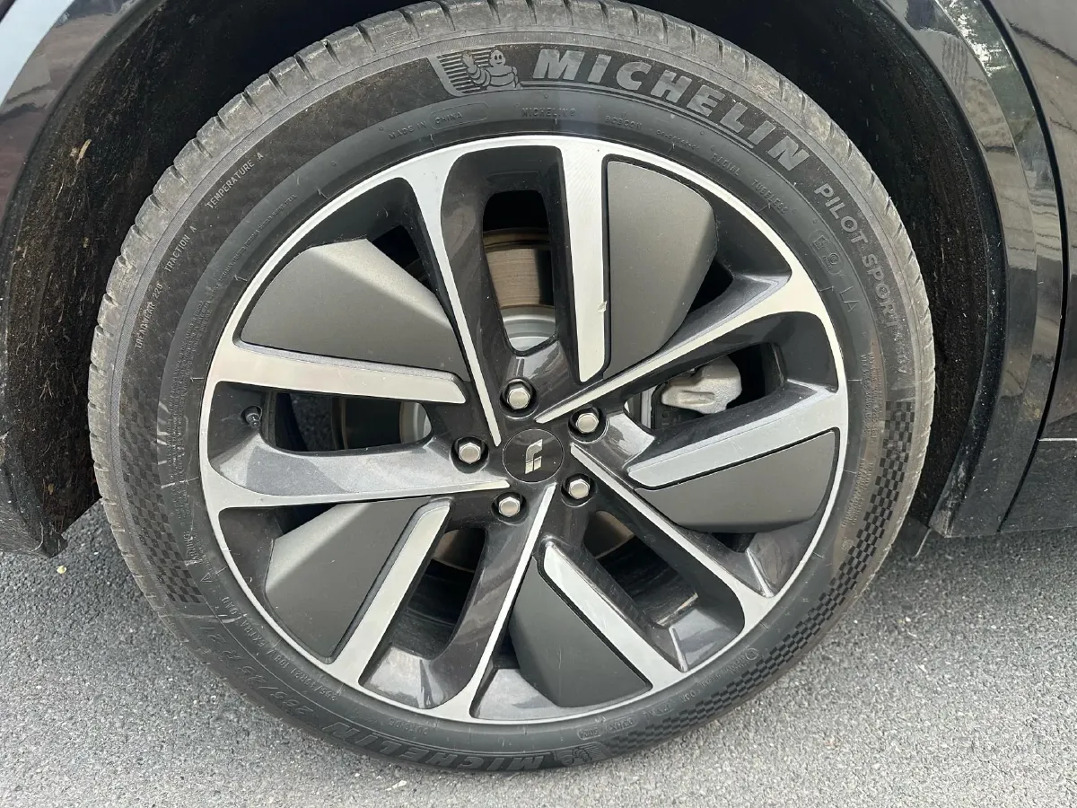 2024 Volvo S60 2.0T 197HP L4 7DCT,autocango,china used car exporter,china ev exporter,chinese used car exporter,chinese used ev exporter