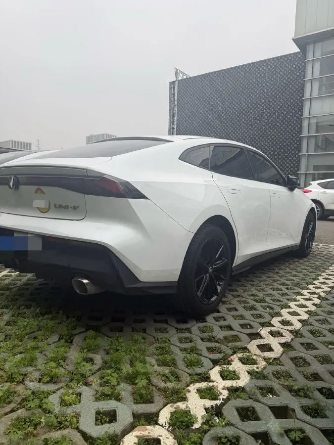 2023 ChangAn UNI-V 1.5T 188HP L4 7DCT,autocango,china used car exporter,china ev exporter,chinese used car exporter,chinese used ev exporter