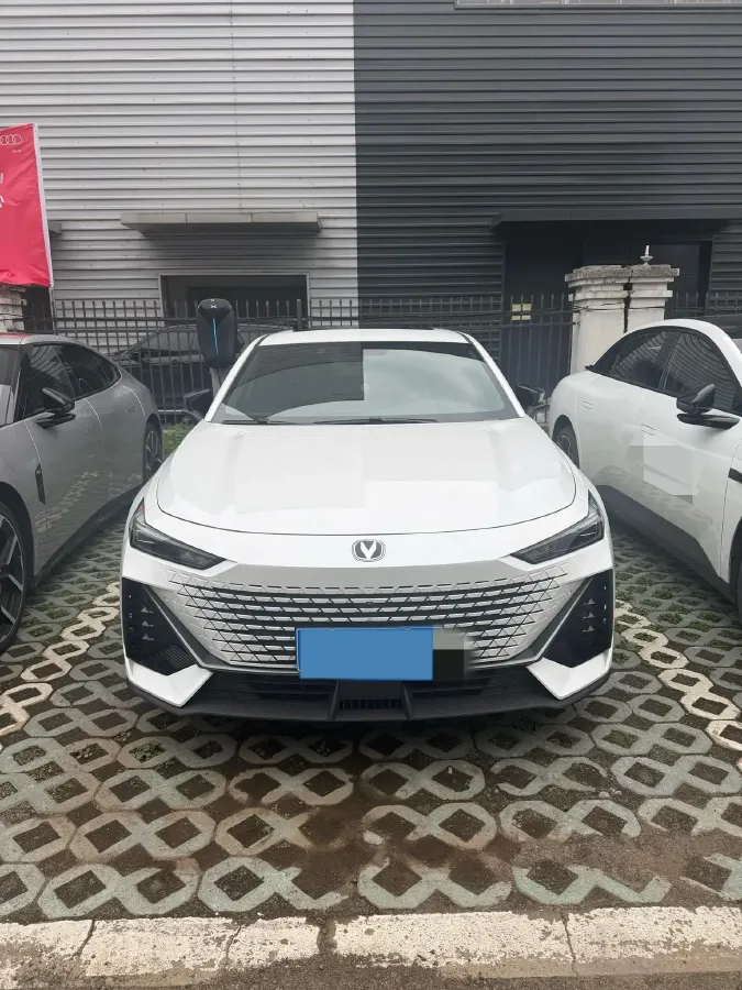 2023 ChangAn UNI-V 1.5T 188HP L4 7DCT,autocango,china used car exporter,china ev exporter,chinese used car exporter,chinese used ev exporter