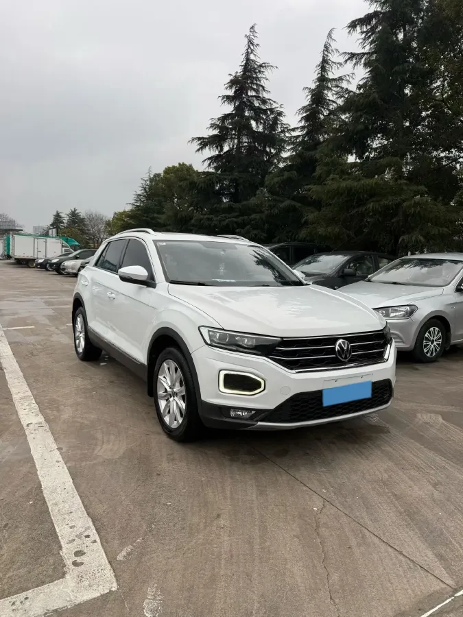 2022 Volkswagen T-Roc 1.4T 150HP L4 7DCT,autocango,china used car exporter,china ev exporter,chinese used car exporter,chinese used ev exporter