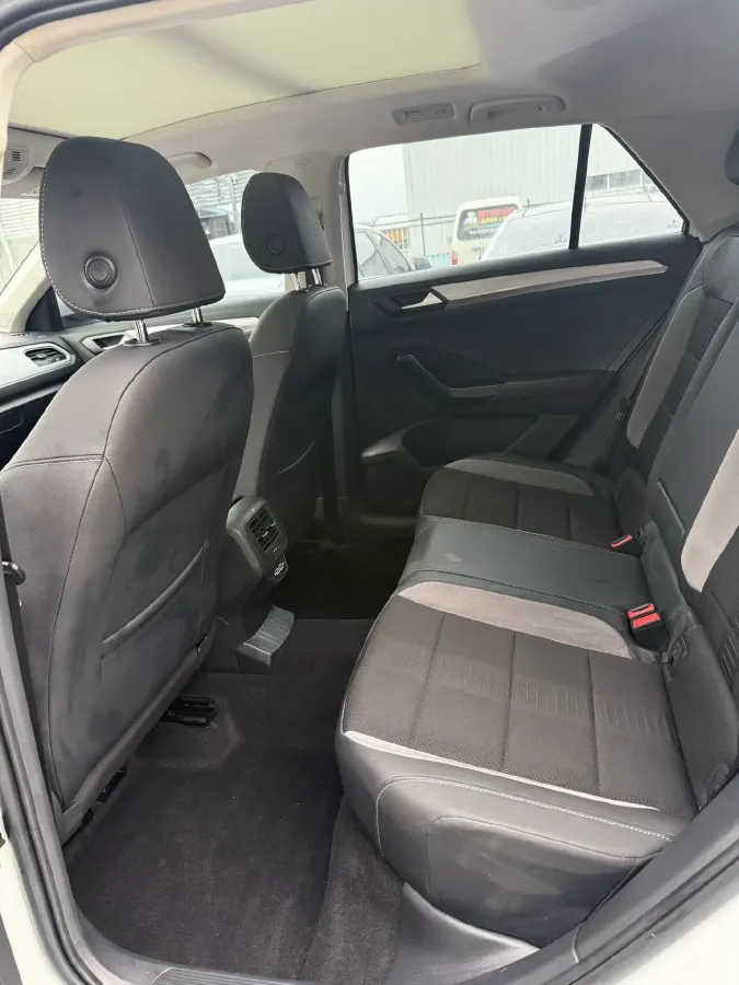 2022 Volkswagen T-Roc 1.4T 150HP L4 7DCT,autocango,china used car exporter,china ev exporter,chinese used car exporter,chinese used ev exporter