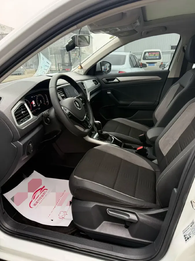 2022 Volkswagen T-Roc 1.4T 150HP L4 7DCT,autocango,china used car exporter,china ev exporter,chinese used car exporter,chinese used ev exporter