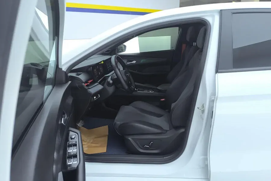 2022 Geely Binray 1.5T 181HP L4 7DCT,autocango,china used car exporter,china ev exporter,chinese used car exporter,chinese used ev exporter