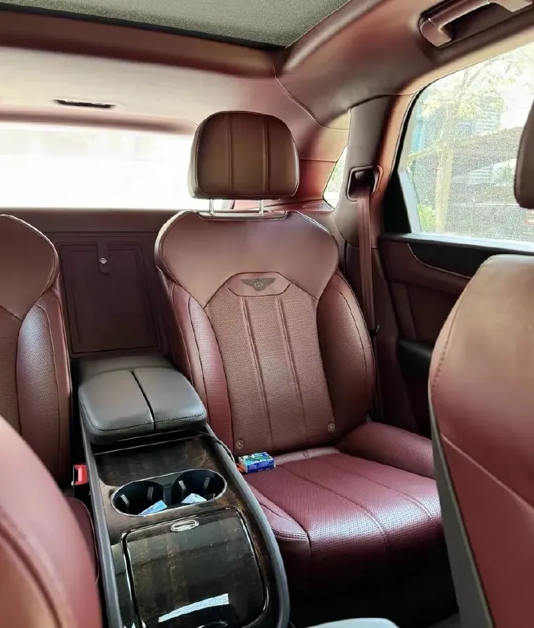 2021 Bentley Bentayga 4.0T 550HP V8 8AT,autocango,china used car exporter,china ev exporter,chinese used car exporter,chinese used ev exporter