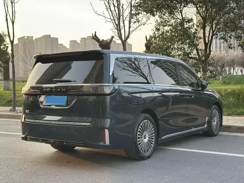 2025 Voyah Dream 1.5T 150HP L4 PHEV 41.7KWH,autocango,china used car exporter,china ev exporter,chinese used car exporter,chinese used ev exporter